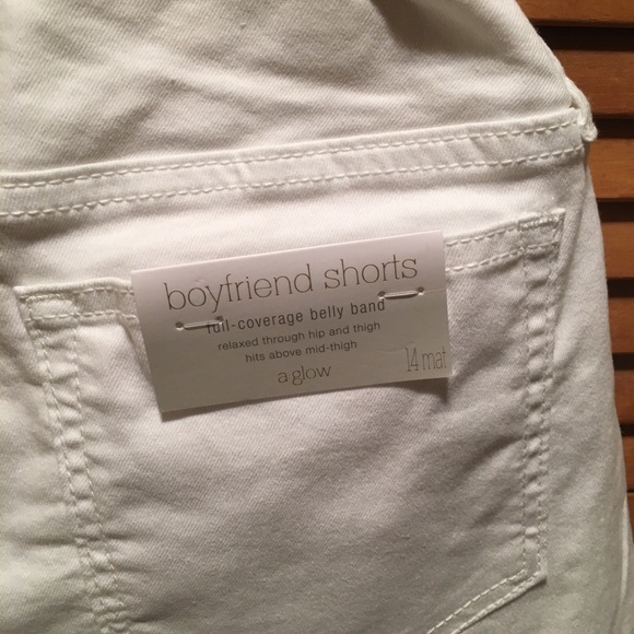 A Glow White Boyfriend Maternity Shorts - Picture 6 of 8